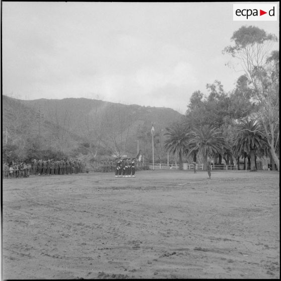 Prise de commandement du 57e RI par le colonel Bonhoure. [Description en cours]