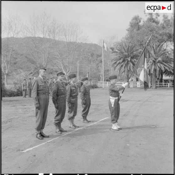 Prise de commandement du 57e RI par le colonel Bonhoure. [Description en cours]