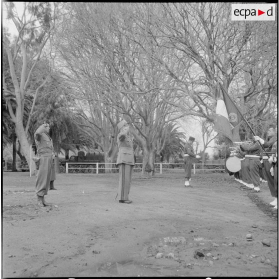 Prise de commandement du 57e RI par le colonel Bonhoure. [Description en cours]