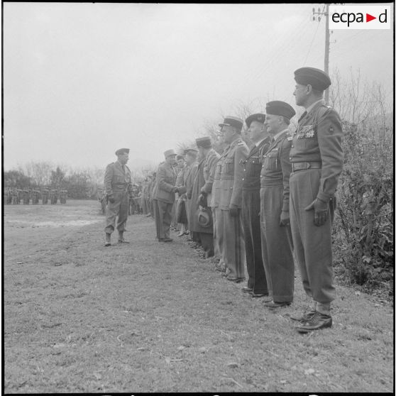 Prise de commandement du 57e RI par le colonel Bonhoure. [Description en cours]