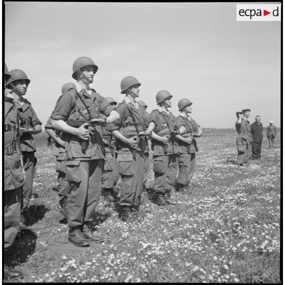 Visite du général Huet dans la région d’Alger. [Description en cours]