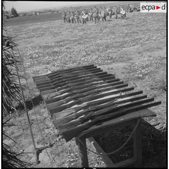 Visite du général Huet dans la région d’Alger. [Description en cours]