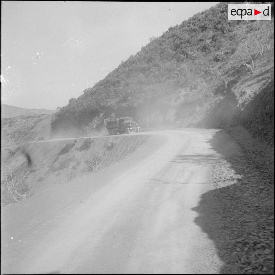 Vie en poste et opération de maintien de l'ordre. [Description en cours]