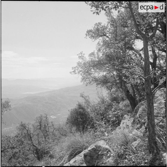 Vie en poste et opération de maintien de l'ordre. [Description en cours]