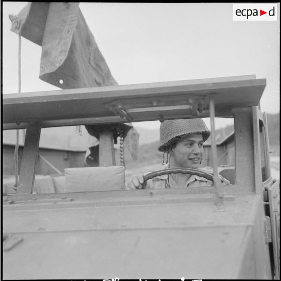 Vie en poste et opération de maintien de l'ordre. [Description en cours]