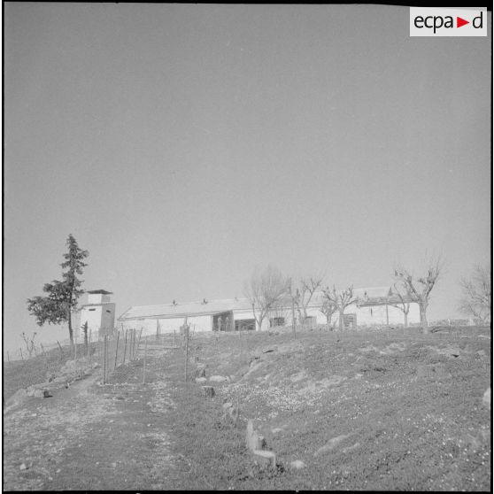 Vie en poste et opération de maintien de l'ordre. [Description en cours]