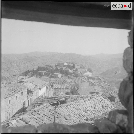 Vie en poste et opération de maintien de l'ordre. [Description en cours]