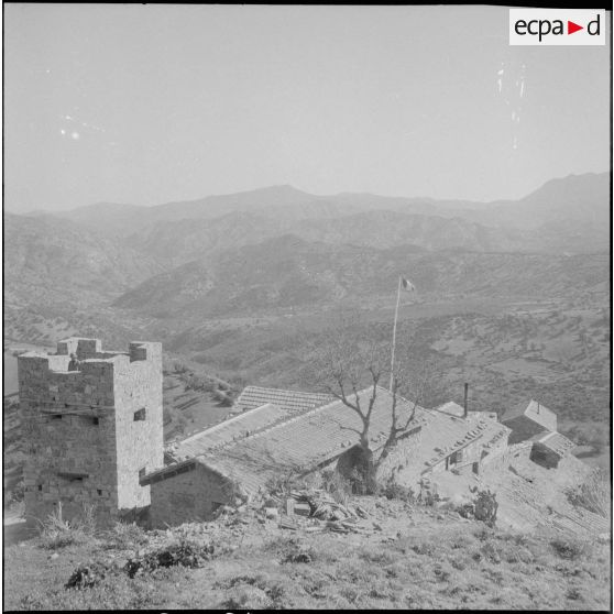 Vie en poste et opération de maintien de l'ordre. [Description en cours]