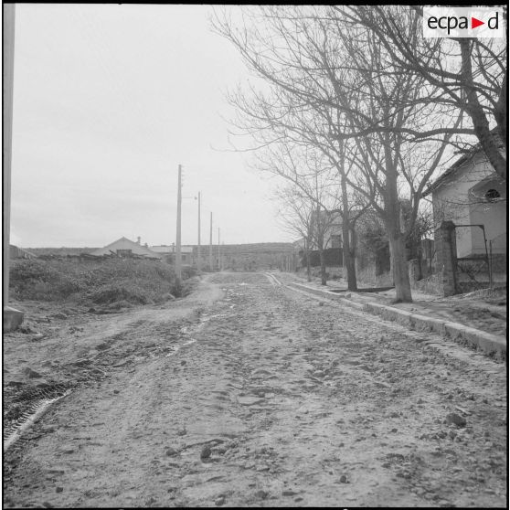 Vie en poste et opération de maintien de l'ordre. [Description en cours]