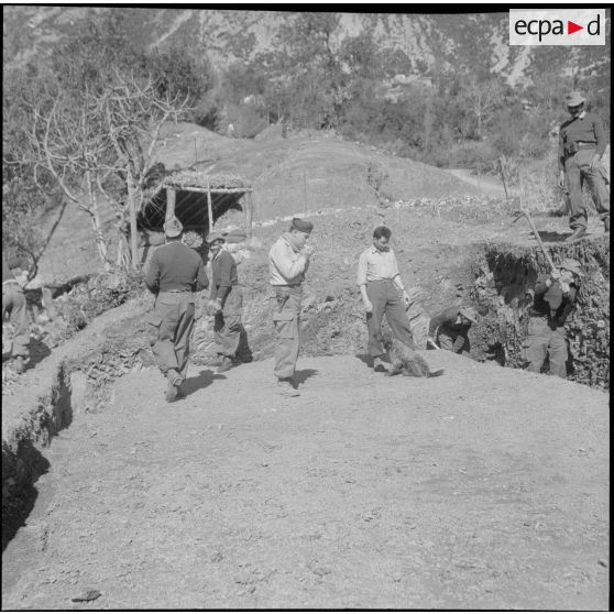 Vie quotidienne de la harka 303. [Description en cours]