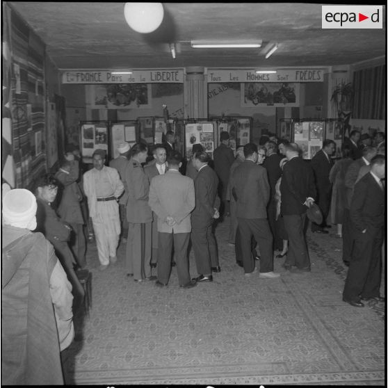 Une exposition à la maison du Combattant. [Description en cours]