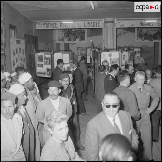 Une exposition à la maison du Combattant. [Description en cours]