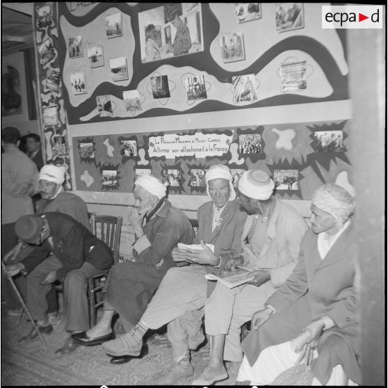 Une exposition à la maison du Combattant. [Description en cours]