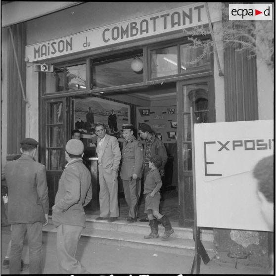 Une exposition à la maison du Combattant. [Description en cours]