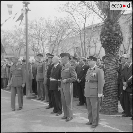 Une cérémonie militaire à Ain-Taya. [Description en cours]