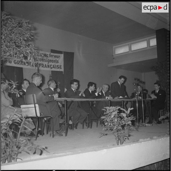 Réunion en faveur de l'Algérie française. [Description en cours]