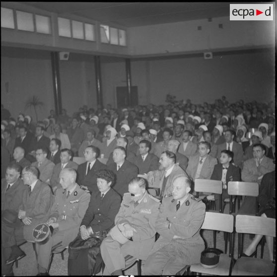 Réunion en faveur de l'Algérie française. [Description en cours]