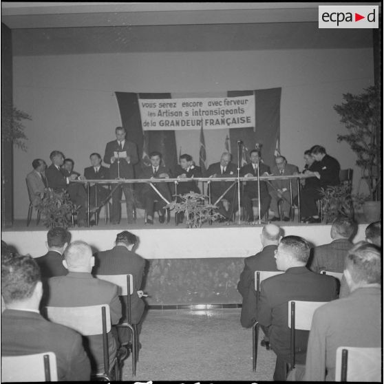 Réunion en faveur de l'Algérie française. [Description en cours]