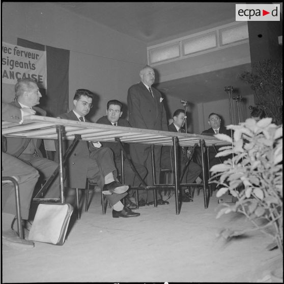 Réunion en faveur de l'Algérie française. [Description en cours]