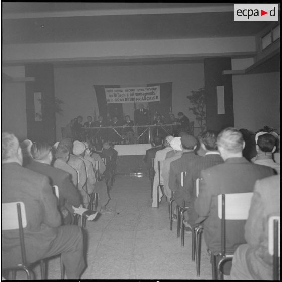 Réunion en faveur de l'Algérie française. [Description en cours]