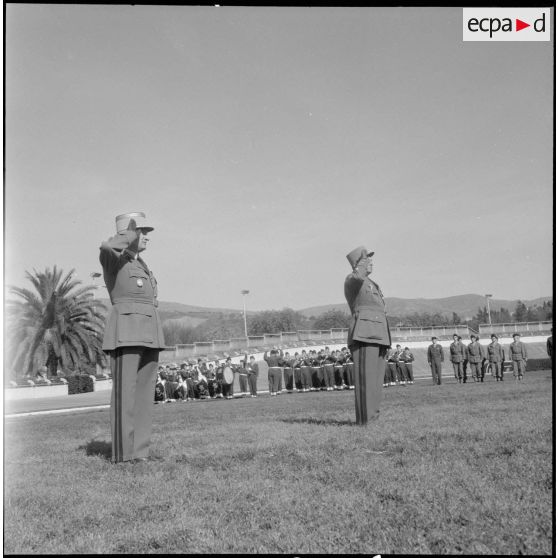 Cérémonie de remise de brevets parachutistes. [Description en cours]