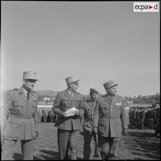Cérémonie de remise de brevets parachutistes. [Description en cours]