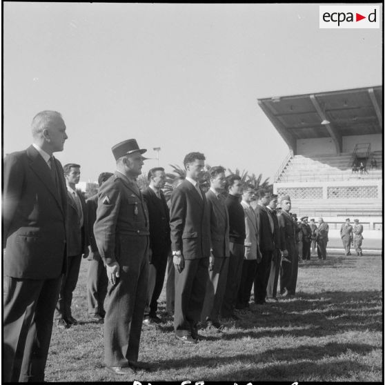 Cérémonie de remise de brevets parachutistes. [Description en cours]
