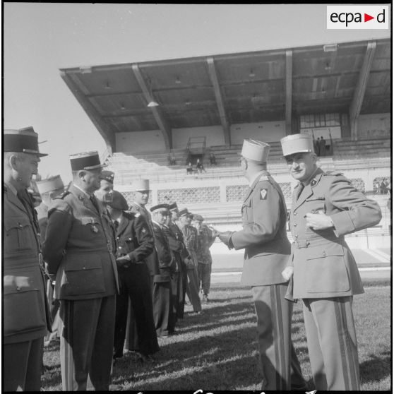 Cérémonie de remise de brevets parachutistes. [Description en cours]