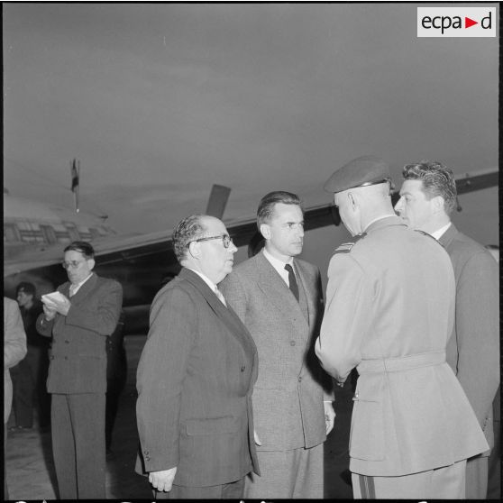 Arrivée à Alger de Jacques Chaban-Delmas, ministre de la Défense. [Description en cours]