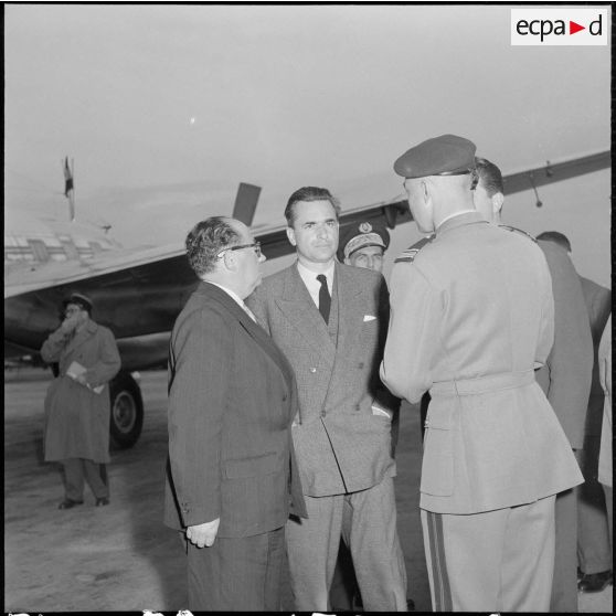 Arrivée à Alger de Jacques Chaban-Delmas, ministre de la Défense. [Description en cours]