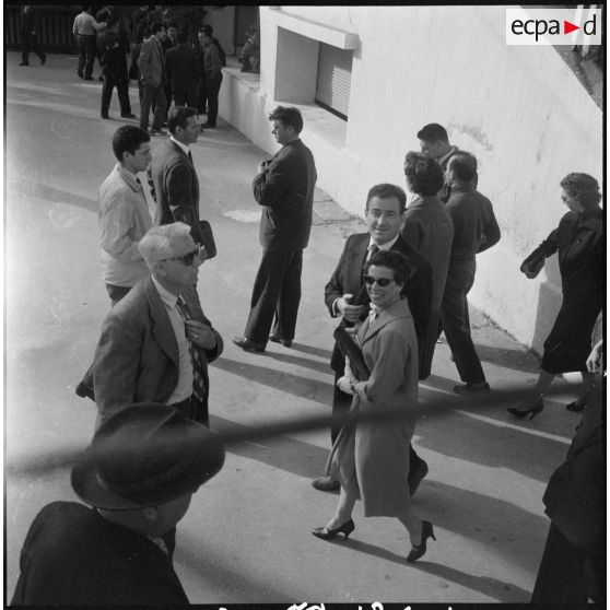 Un match de football. [Description en cours]