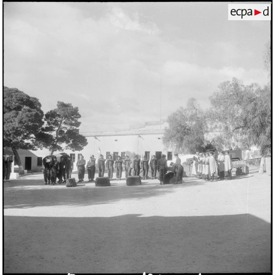 Obsèques de militaires. [Description en cours]