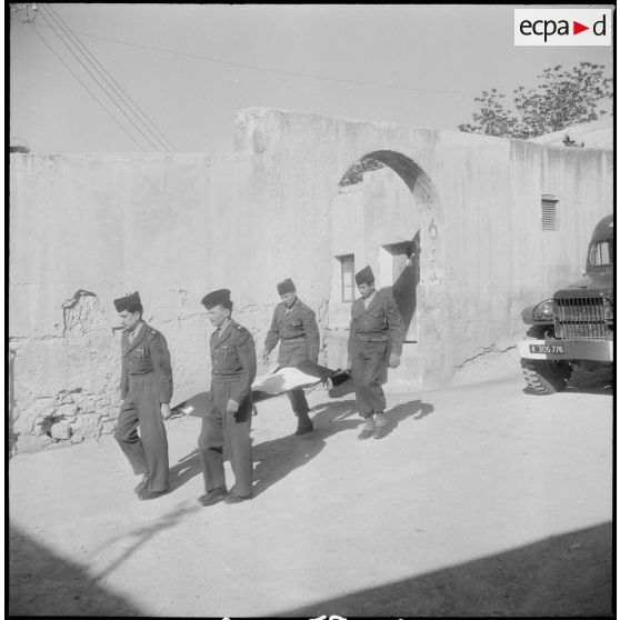 Obsèques de militaires. [Description en cours]