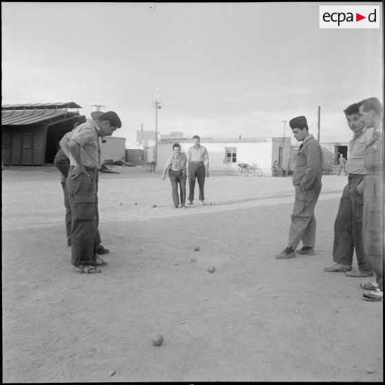 Protection de la voie ferrée Oran-Colomb Béchar par le 6e RTS. [Description en cours]