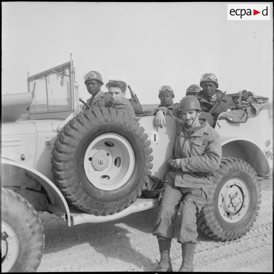 Protection de la voie ferrée Oran-Colomb Béchar par le 6e RTS. [Description en cours]