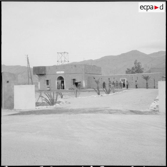 Protection de la voie ferrée Oran-Colomb Béchar par le 6e RTS. [Description en cours]