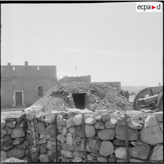 Protection de la voie ferrée Oran-Colomb Béchar par le 6e RTS. [Description en cours]