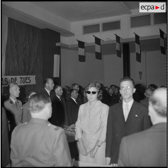 Repas et réunion de l'association des fils de tués. [Description en cours]