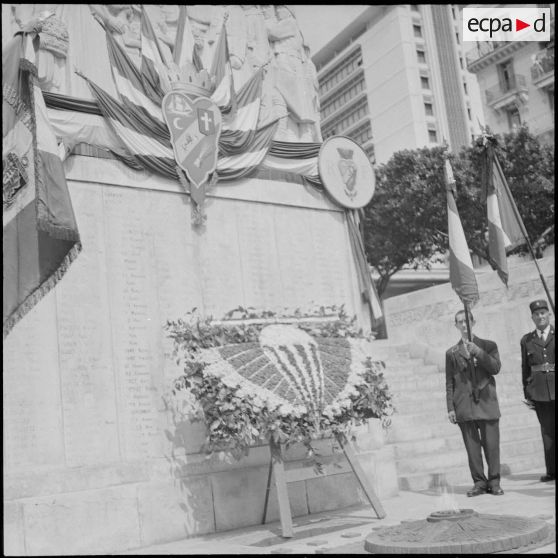 L’association des fils de tués au monument aux morts d’Alger. [Description en cours]