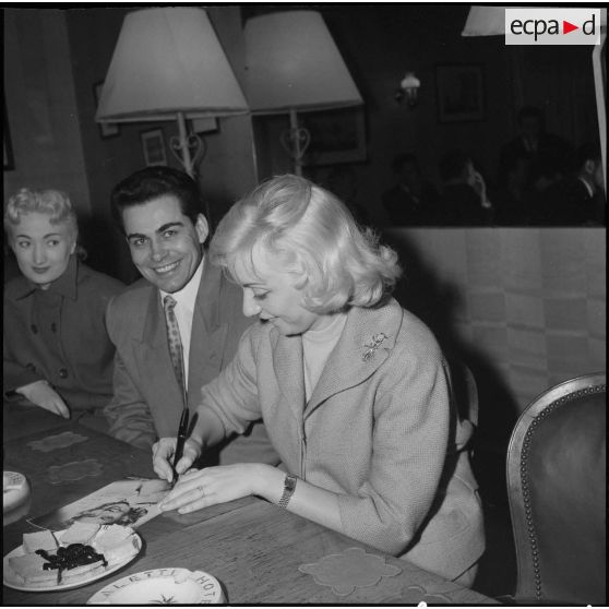 Annie Cordy à l'hôtel Aletti. [Description en cours]