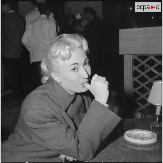 Annie Cordy à l'hôtel Aletti. [Description en cours]