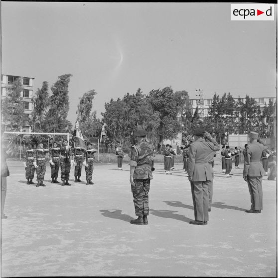 Passation de commandement au 2ème régiment de parachutistes coloniaux (RPC). [Description en cours]