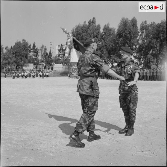 Passation de commandement au 2ème régiment de parachutistes coloniaux (RPC). [Description en cours]