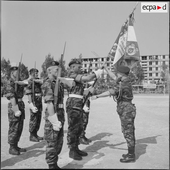 Passation de commandement au 2ème régiment de parachutistes coloniaux (RPC). [Description en cours]