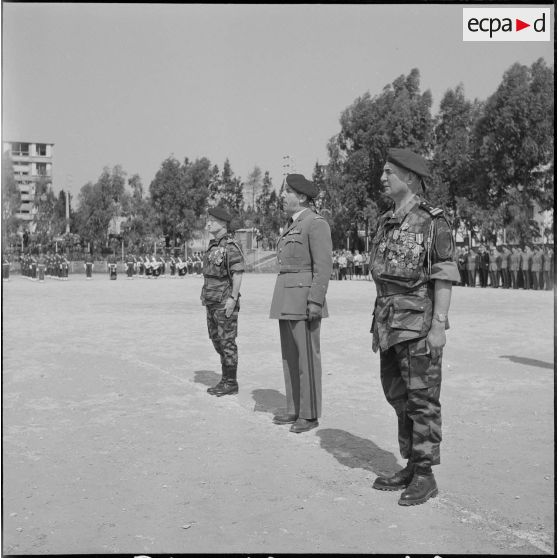 Passation de commandement au 2ème régiment de parachutistes coloniaux (RPC). [Description en cours]