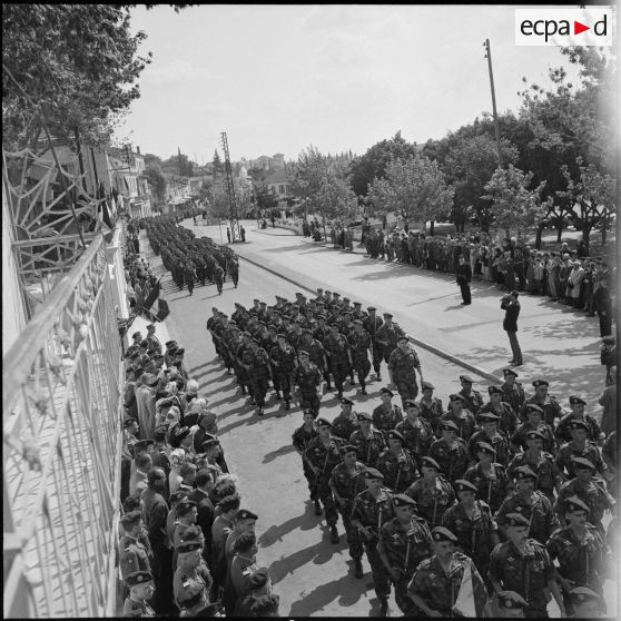 Passation de commandement au 2ème régiment de parachutistes coloniaux (RPC). [Description en cours]