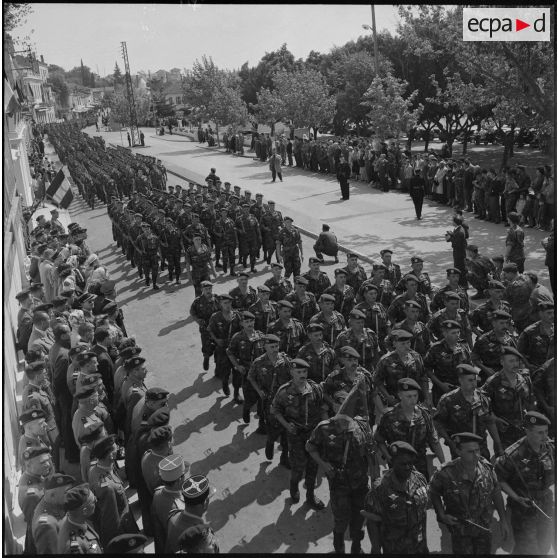 Passation de commandement au 2ème régiment de parachutistes coloniaux (RPC). [Description en cours]