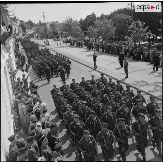 Passation de commandement au 2ème régiment de parachutistes coloniaux (RPC). [Description en cours]