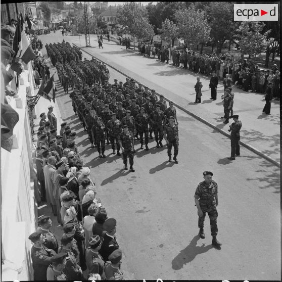 Passation de commandement au 2ème régiment de parachutistes coloniaux (RPC). [Description en cours]