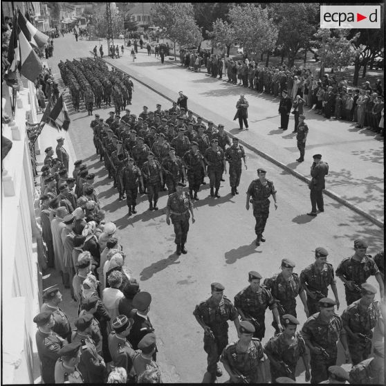 Passation de commandement au 2ème régiment de parachutistes coloniaux (RPC). [Description en cours]